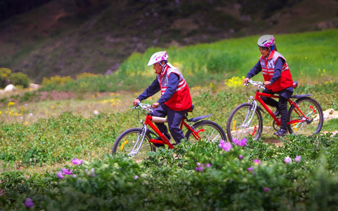 Más de 100 mil escolares de zonas rurales van al colegio en bicicleta o en una embarcación fluvial