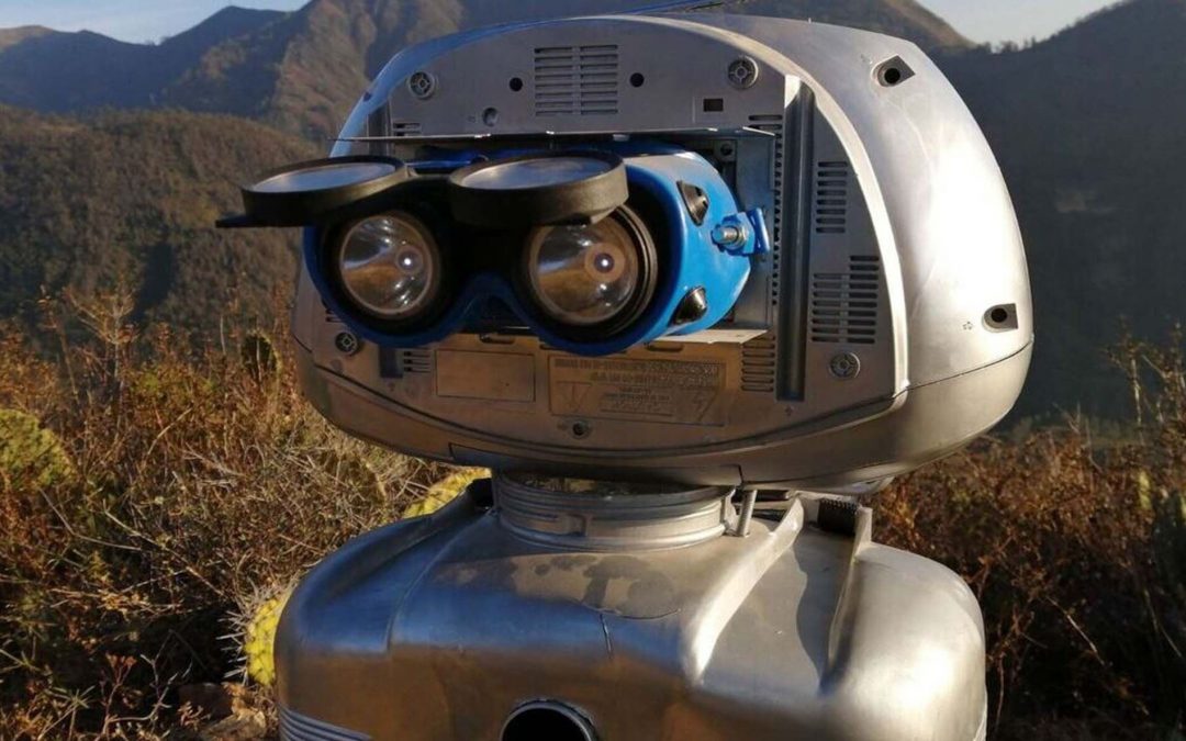 “La pedagogía es una pasión”, dice creador de robot educativa