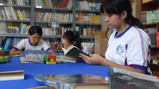 Colegio promueve la lectura a través de tertulias literarias y la creación de historietas