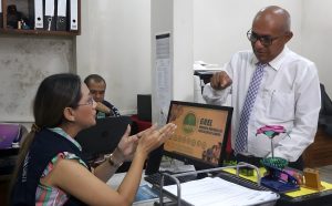 José Cruz, el maestro que difunde las nuevas tecnologías en zonas rurales de la Amazonía