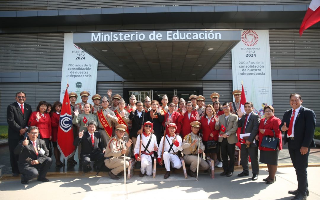 Delegación del Glorioso Colegio Nacional de Ciencias del Cusco visita el Minedu