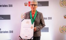 Violeta Ardiles, la maestra de 80 años que sigue educando a más niños