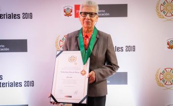 Violeta Ardiles, la maestra de 80 años que sigue educando a más niños