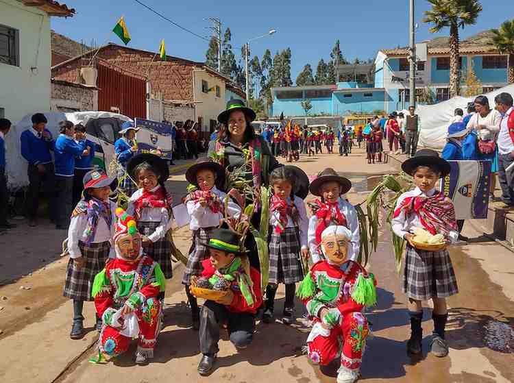 Minedu: la maestra que enseña en quechua y transforma vidas en los andes de Apurímac